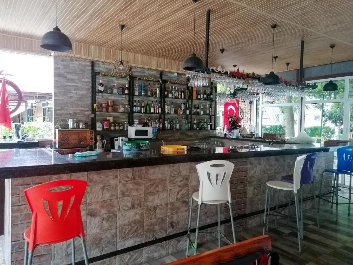Pasa Restaurant & *